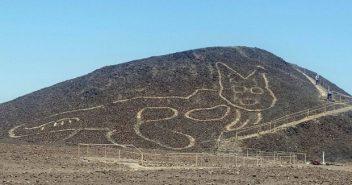 Bí ẩn đường kẻ Nazca hình con mèo khổng lồ hơn 2000 năm ở Peru