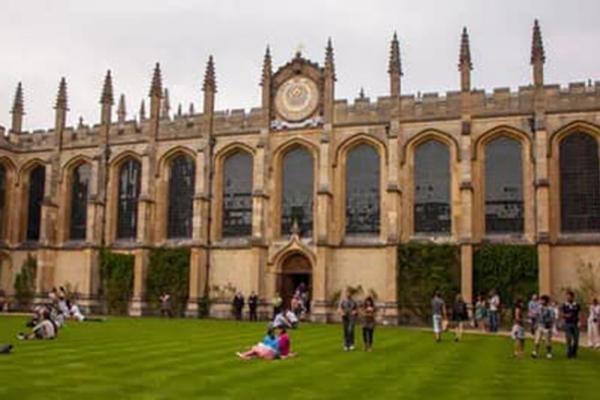 Những khác biệt giữa nền giáo dục phương Tây và Việt Nam